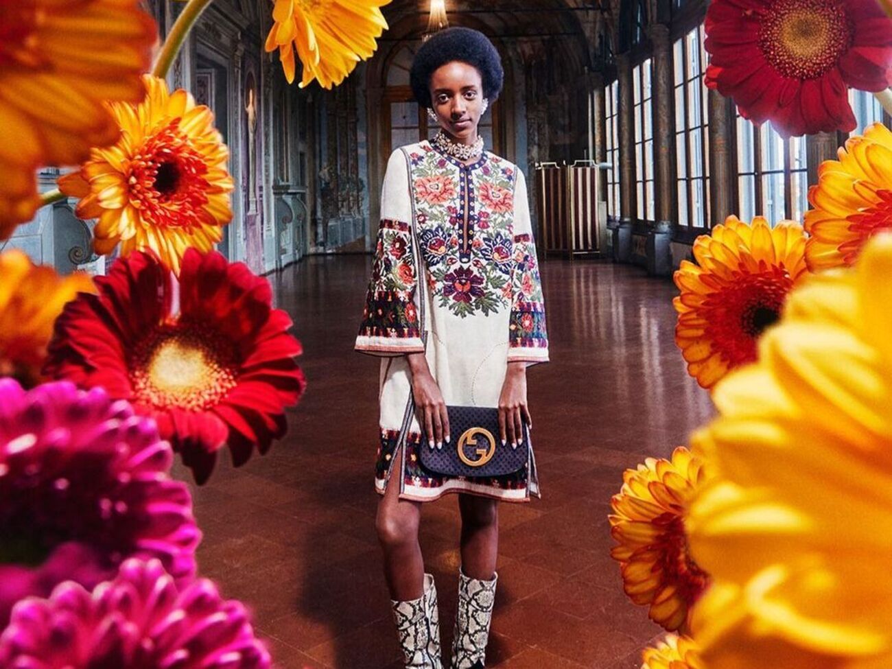 Вита Ким украсила платья вышивкой ручной работы