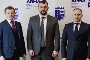 Зліва направо: голова АРМА Віталій Сигидін та його заступники Володимир Павленко та Філіп Пронін