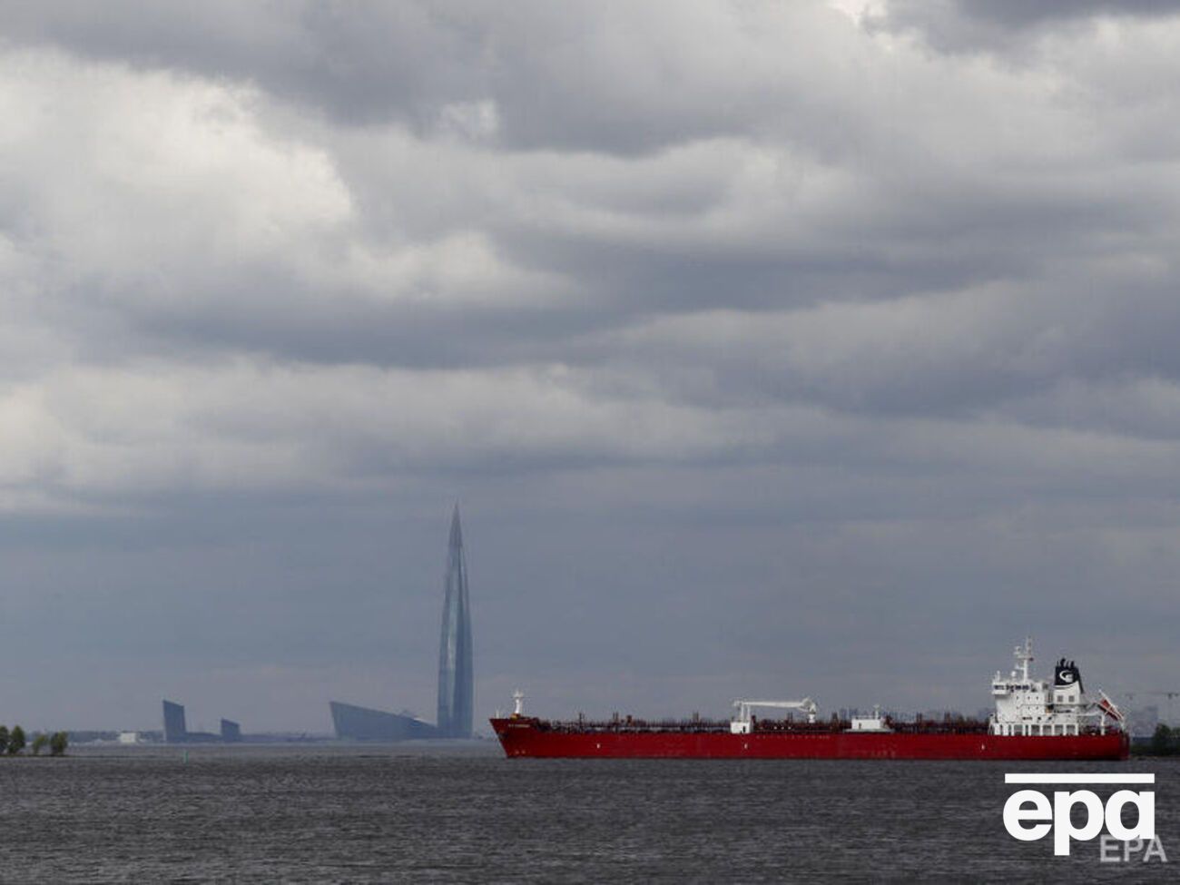 В июне экспорт нефтепродуктов из России в страны Ближнего Востока достиг рекордных с 2016 года 155 тыс. баррелей в сутки.