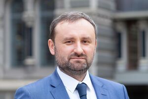 По данным Матузки, в Украине работают более 85% отделений банков по сравнению с 55% на начало марта