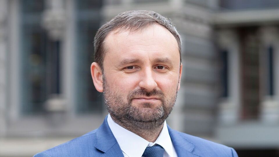 По данным Матузки, в Украине работают более 85% отделений банков по сравнению с 55% на начало марта