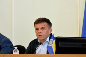 Сухомлин вместе с депутатами покинул сессионный зал горсовета во время воздушной тревоги в Житомире
