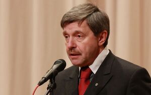 Мир единодушно принял на вооружение лозунг с острова Змеиный, все больше понимая, что слова "военный" и "корабль" в нем лишние