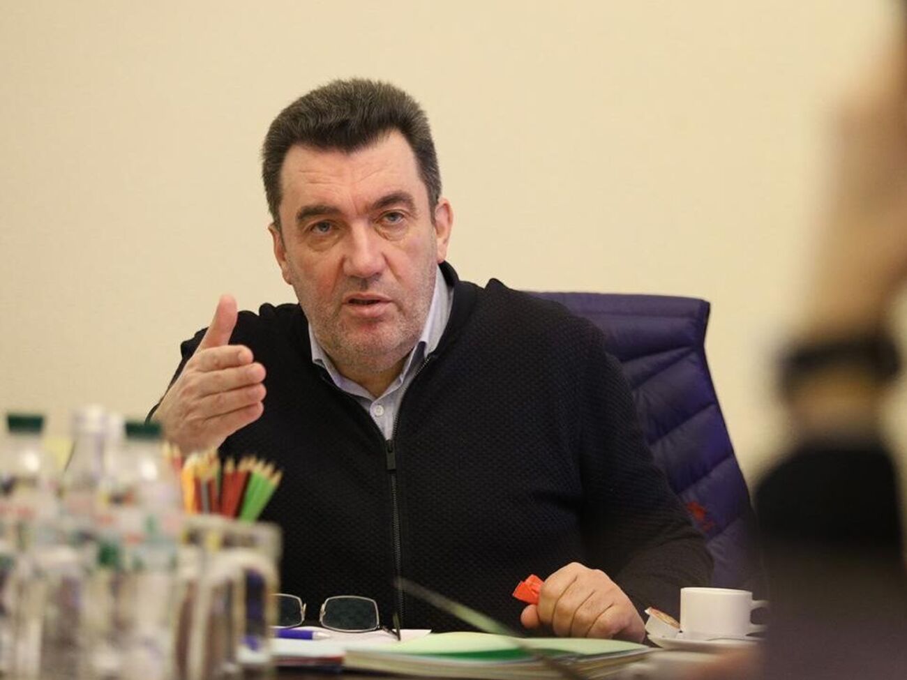 Денежное обеспечение для контрактников в РФ увеличено до $4 тыс., отметил Данилов