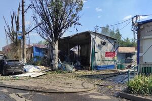 По центральному ринку Бахмута окупанти випустили одну ракету, ще дві – по житловому масиву, зазначили у поліції Донецької області