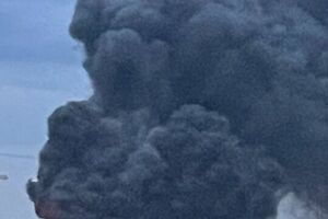 На місці пожежі працюють рятувальники