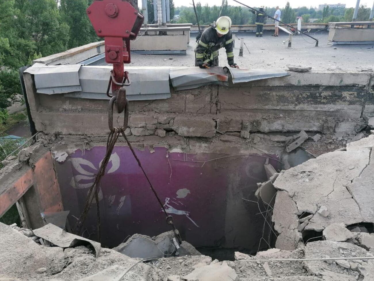 У Нікополі після обстрілів уночі та вранці багато руйнувань
