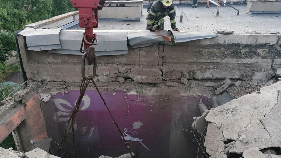 У Нікополі після обстрілів уночі та вранці багато руйнувань