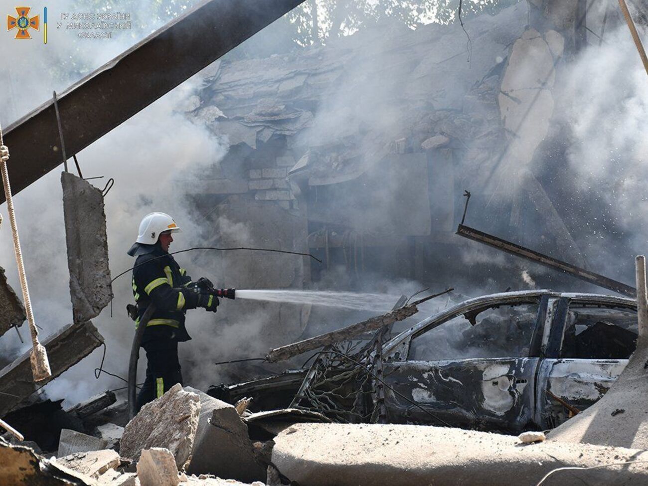 Унаслідок обстрілів у Миколаєві сталися пожежі (на фото наслідки вчорашньої атаки)