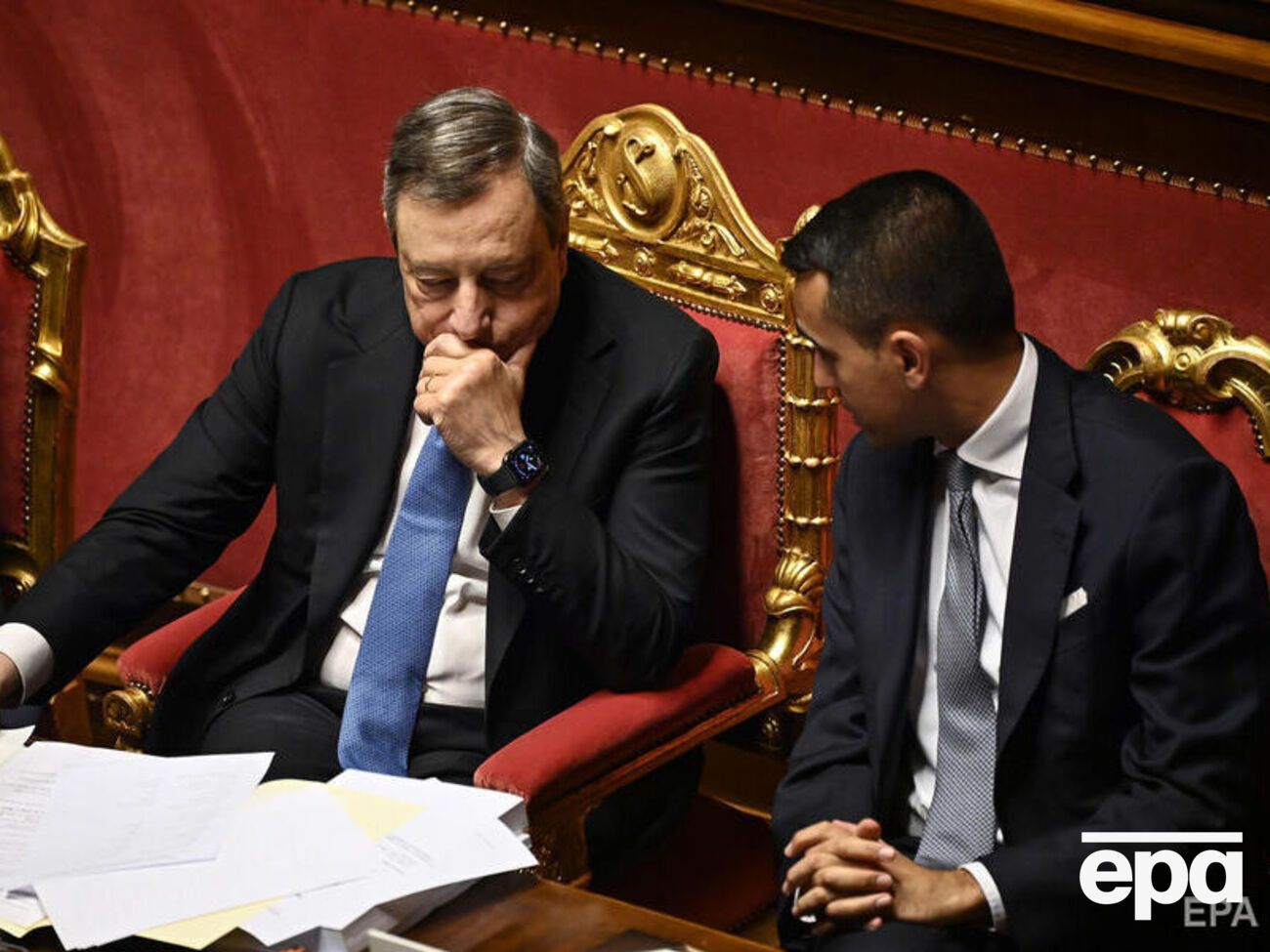 Ди Майо (справа) заявил, что наибольший вред правительству Драги (слева) наносят действия экс-премьера Джузеппе Конте и партии "Движение пять звезд"