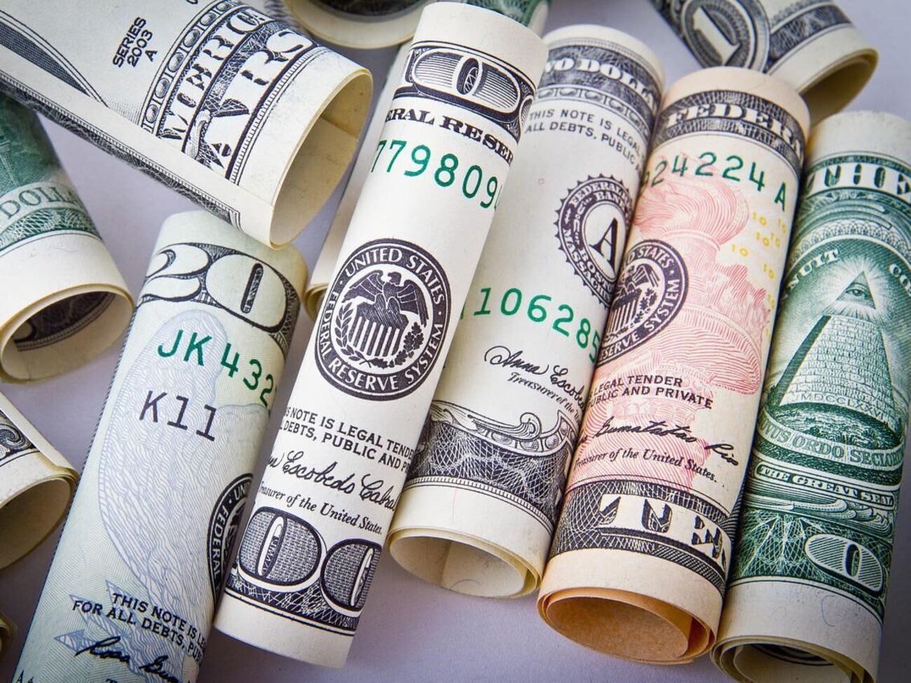 Устенко пояснив, що доходи Росії від нафти та газу йдуть на закупівлю ракет, що їх використовують проти мирних українців