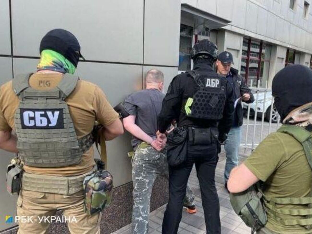По данным СМИ, Кулиничу инкриминируют несколько статей Уголовного кодекса, в том числе государственную измену