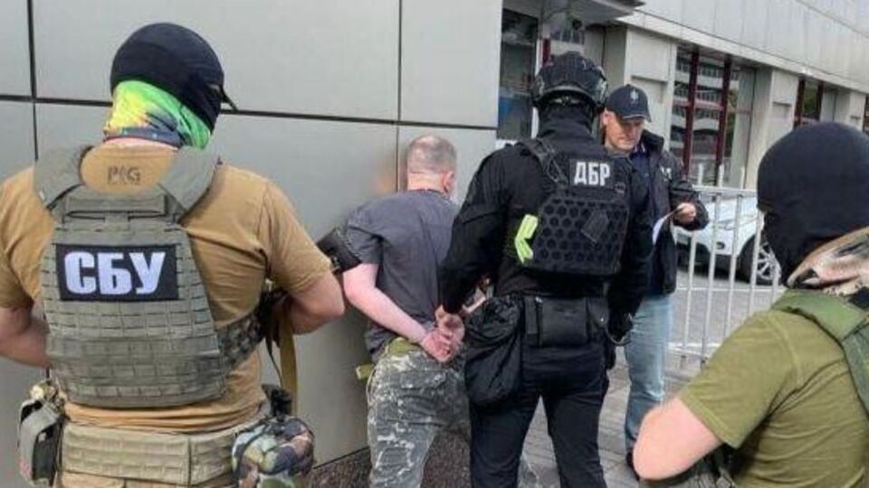 За даними ЗМІ, Кулінічу інкримінують кілька статей Кримінального кодексу, зокрема державну зраду