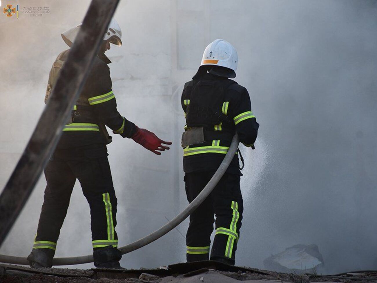 За даними Сєнкевича, внаслідок вибухів сталася пожежа