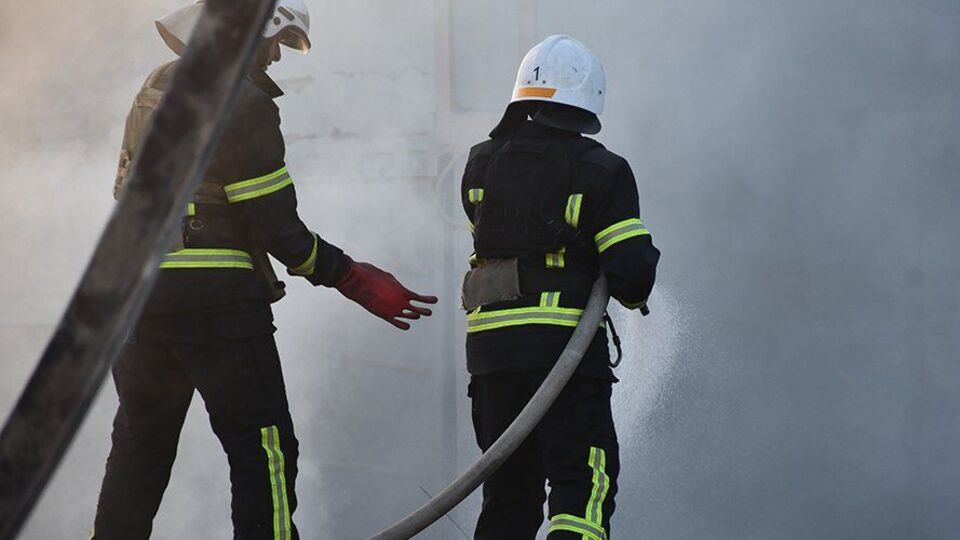 За даними Сєнкевича, внаслідок вибухів сталася пожежа