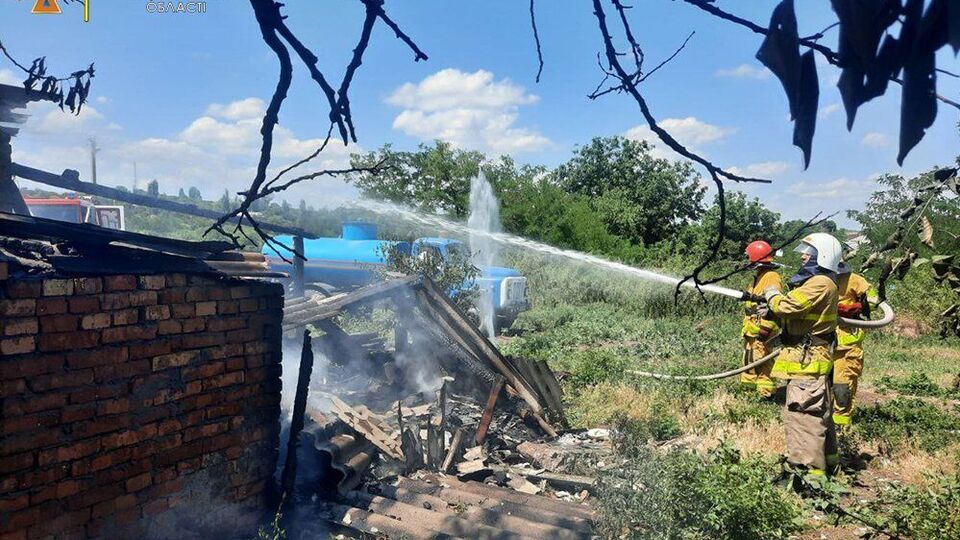 У населених пунктах Миколаївської області зафіксовано влучання снарядів у житлові будинки, внаслідок чого виникли пожежі та руйнування
