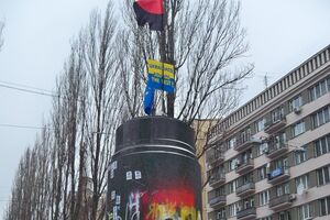 Постамент, оставшийся от памятника, регулярно используют для инсталляций