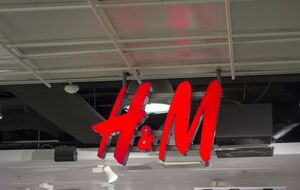 Еще 2 марта H&M Group приостановила все продажи в России
