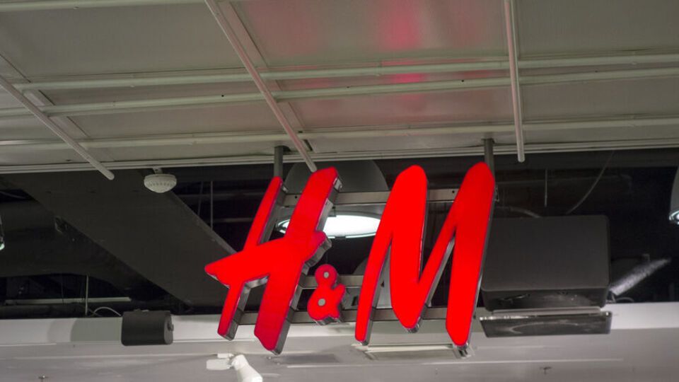 Еще 2 марта H&M Group приостановила все продажи в России