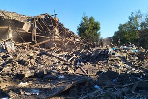 Унаслідок обстрілу в Торецьку зруйновано двоповерхову будівлю