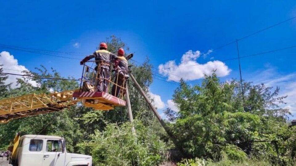 У значну частину будинків світло доводиться повертати мало не щодня