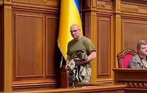 Шевченко зняв військову куртку, цього виявилося замало