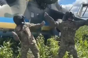 Українські захисники для ролика вибрали куплет пісні зі словами: "Ех, блін, повернусь додому, а там ластівки, ластівки, ластівки"