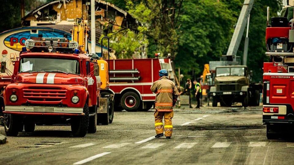Рятувальники понад півтори доби гасили пожежу на "Південмаші" і розібрали понад 325 тонн завалів