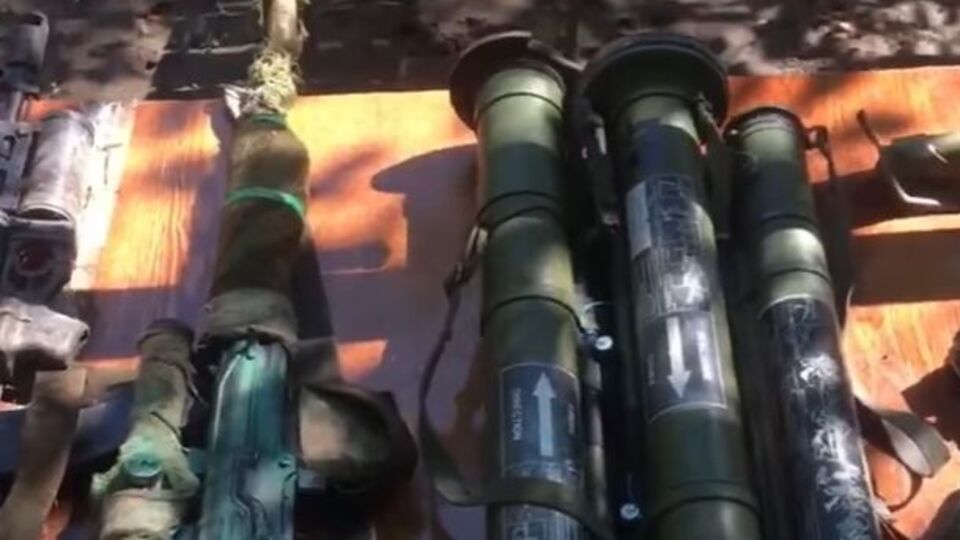 Українські військові захопили трофеї і взяли у полон командира взводу росіян