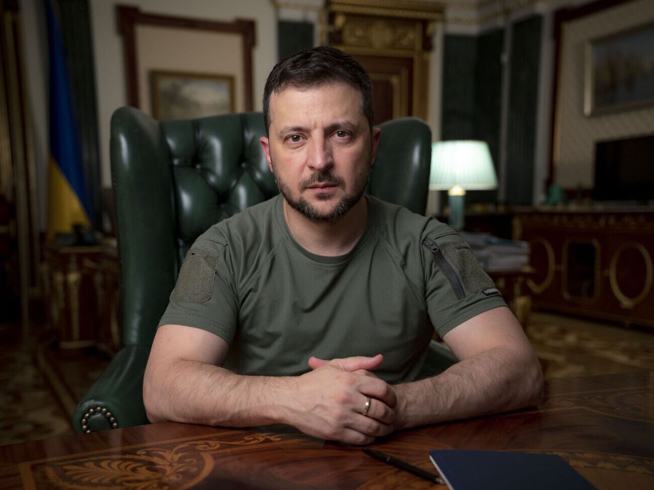 Зеленский: Наши люди должны слышать об Украине от украинцев