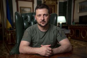 Зеленский: Наши люди должны слышать об Украине от украинцев