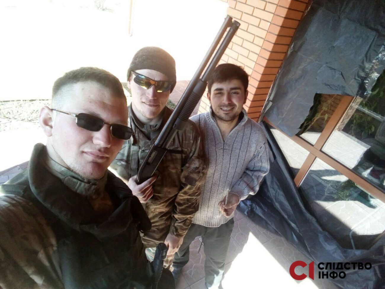 Окупанти зняли самі себе на вкрадений у місцевих жителів телефон