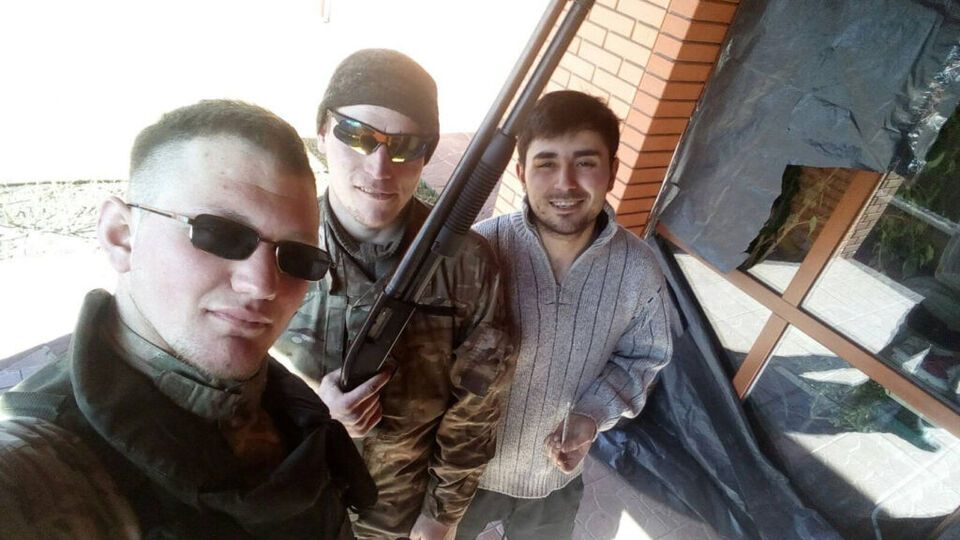 Окупанти зняли самі себе на вкрадений у місцевих жителів телефон