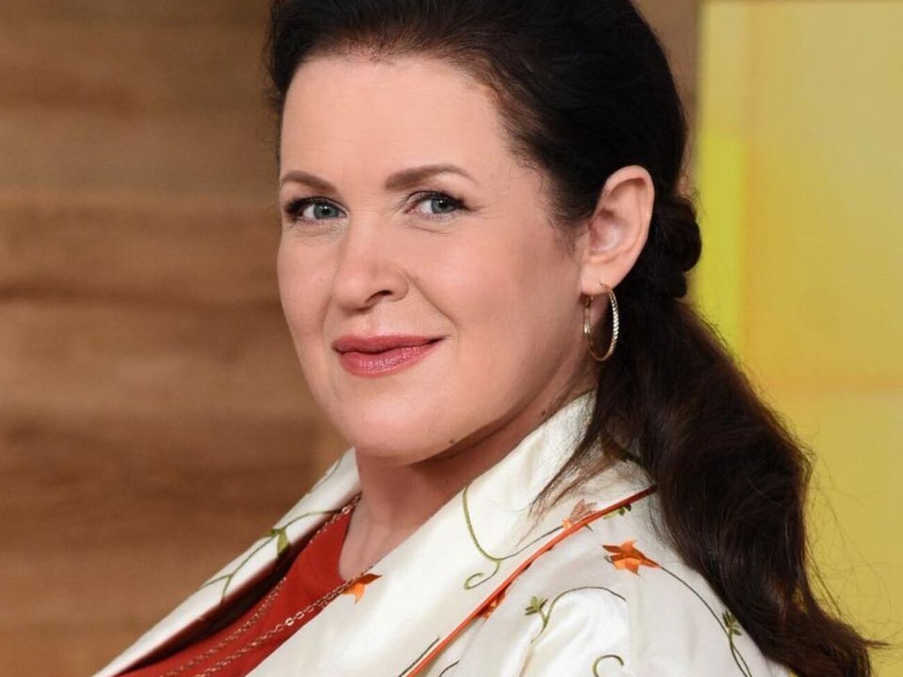 Руслана Писанка народилася 1965 року в Києві