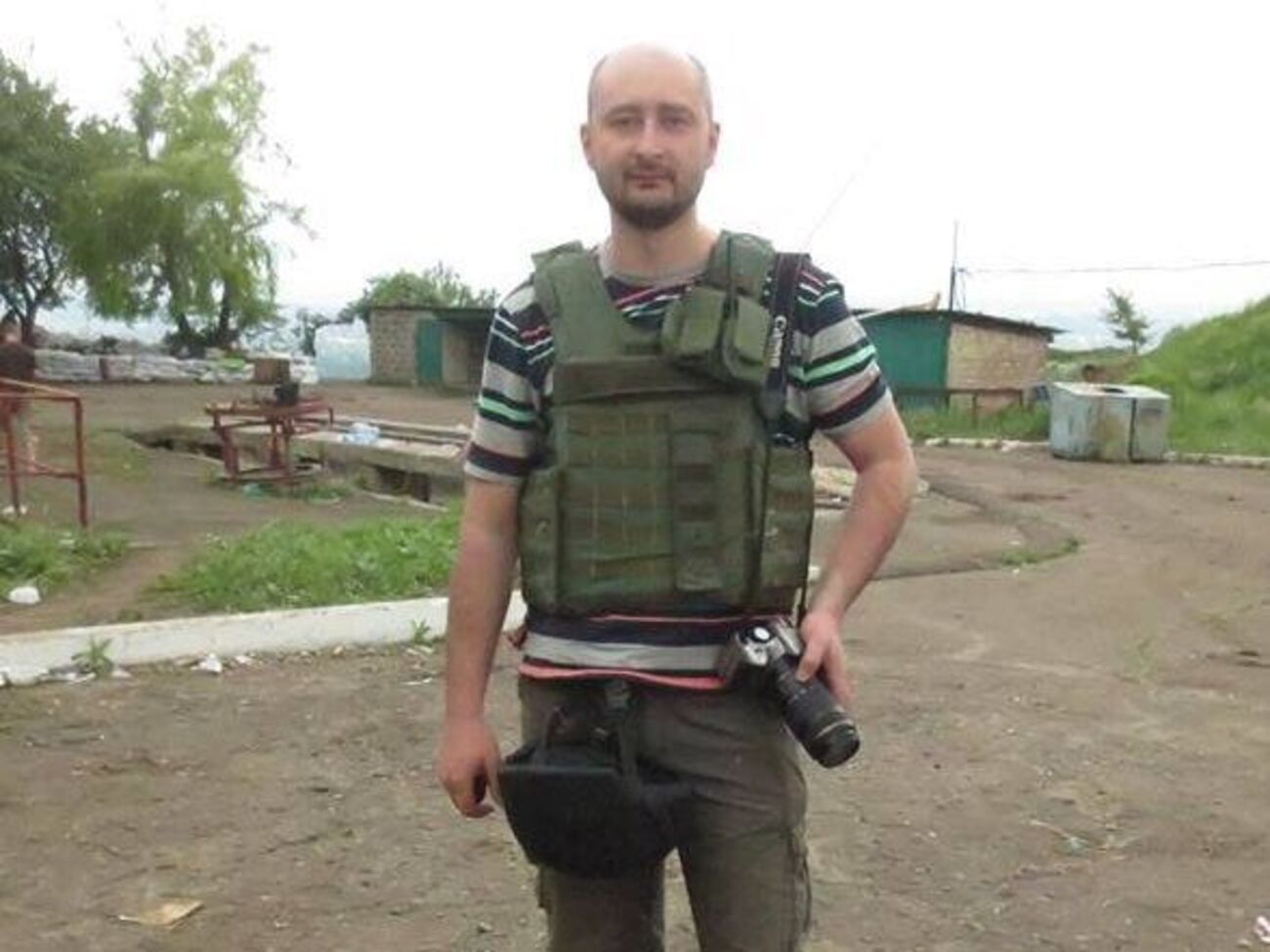 Дальнобойщик, который всем рассказал, что едет в Эстонию за дронами для армии РФ, сейчас сидит в тюрьме Таллинна в майке "Я русский". Ценю в людях ум