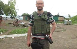 Дальнобойщик, который всем рассказал, что едет в Эстонию за дронами для армии РФ, сейчас сидит в тюрьме Таллинна в майке "Я русский". Ценю в людях ум