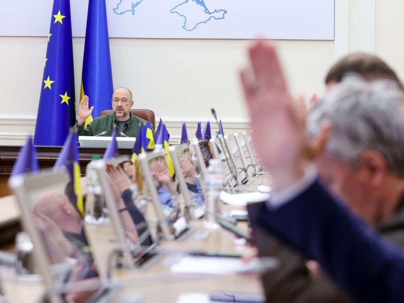 Правительство направит в Раду законопроект о ратификации соглашения между Украиной и Турцией о сотрудничестве в авиационной и космической отраслях, отметил Шмыгаль (слева)