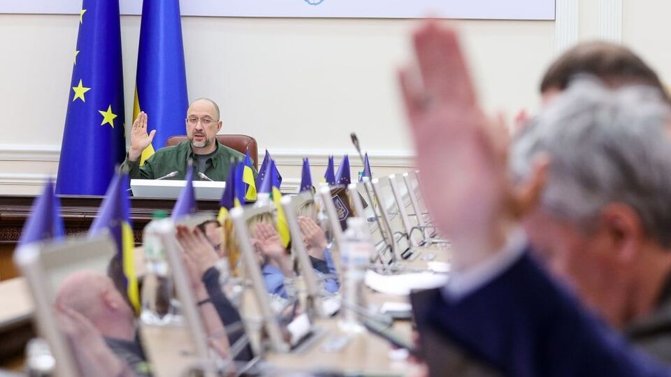 Правительство направит в Раду законопроект о ратификации соглашения между Украиной и Турцией о сотрудничестве в авиационной и космической отраслях, отметил Шмыгаль (слева)
