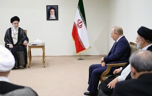 Путіна та Хаменеї під час зустрічі розділяла солідна дистанція, і президент РФ знову став героєм мемів