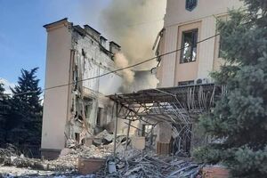 Окупантів немає у центрі Лисичанська, вони не взяли міста під свій контроль, зазначив Арестович