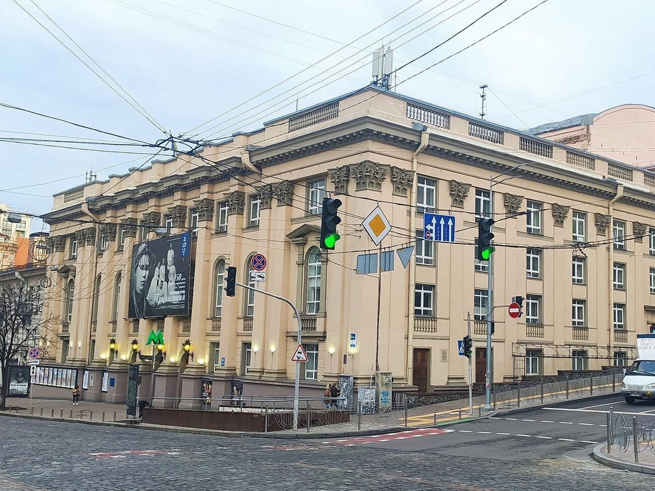 Процесс переименования театра начался в феврале после нападения РФ