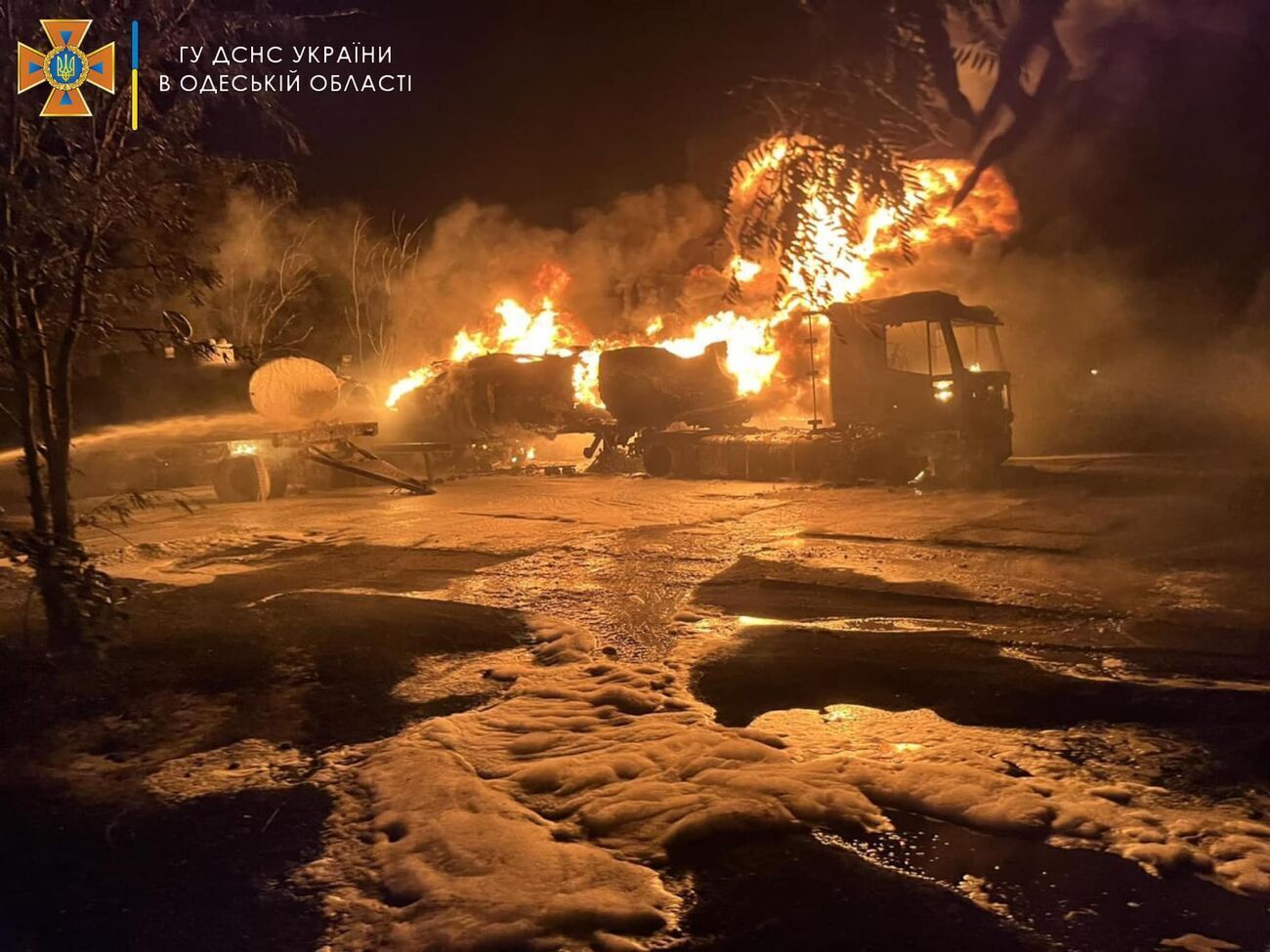 Вечером пожар потушили