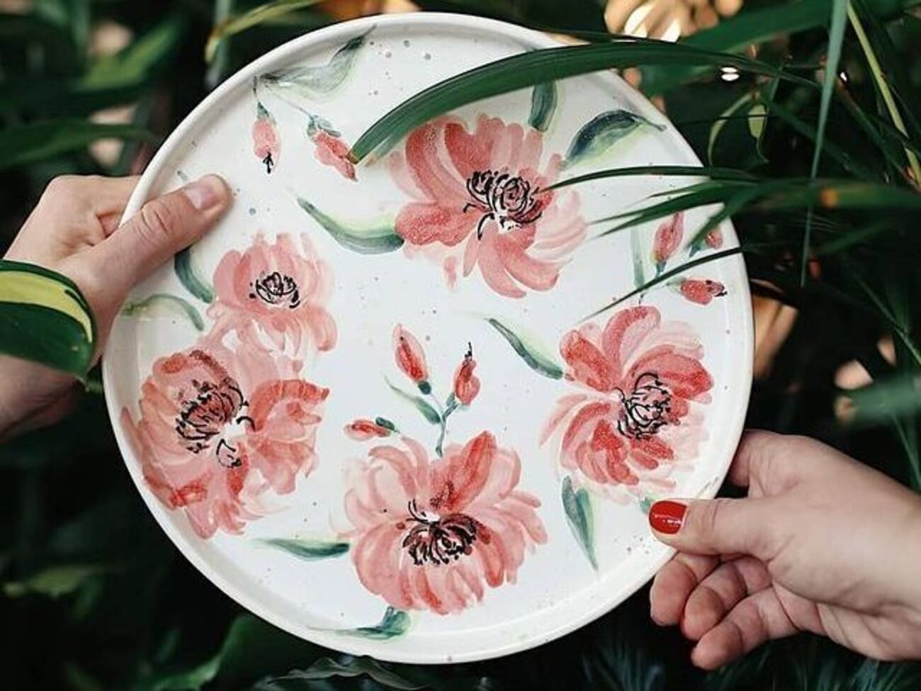 Украинские мастера используют в своих изделиях ручную роспись