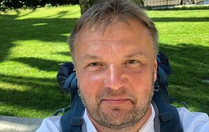 Визит Путина в Иран – это унижение, он там ничего не получил. И сейчас ему нужно ускорять процессы завершения войны