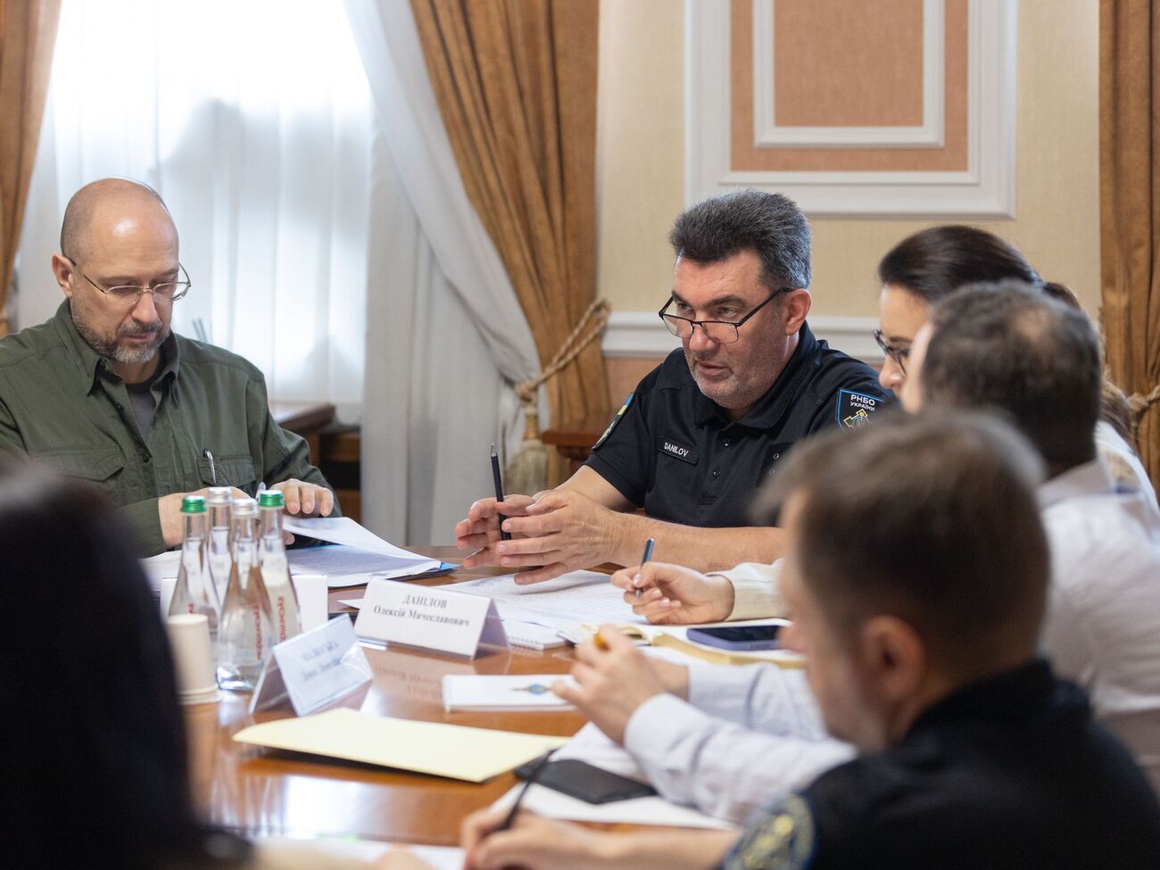 Данилов провел совещание по вопросу выполнения требований закона об олигархах