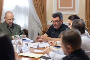Данилов провел совещание по вопросу выполнения требований закона об олигархах