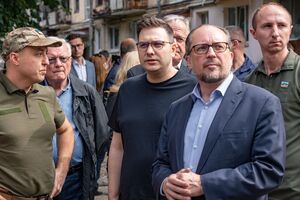 Шалленберг и Липавский (второй и третий справа) посетили освобожденные от оккупантов Ирпень и Гостомель