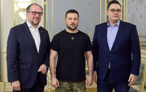 Зеленский поблагодарил Шалленберга (слева) и Липавского (справа) за теплый прием и помощь украинцам, которые из-за войны выехали в Австрию и Чехию