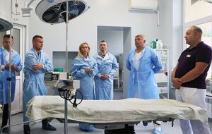 Григорий Козловский передал оборудование госпиталю во Львове