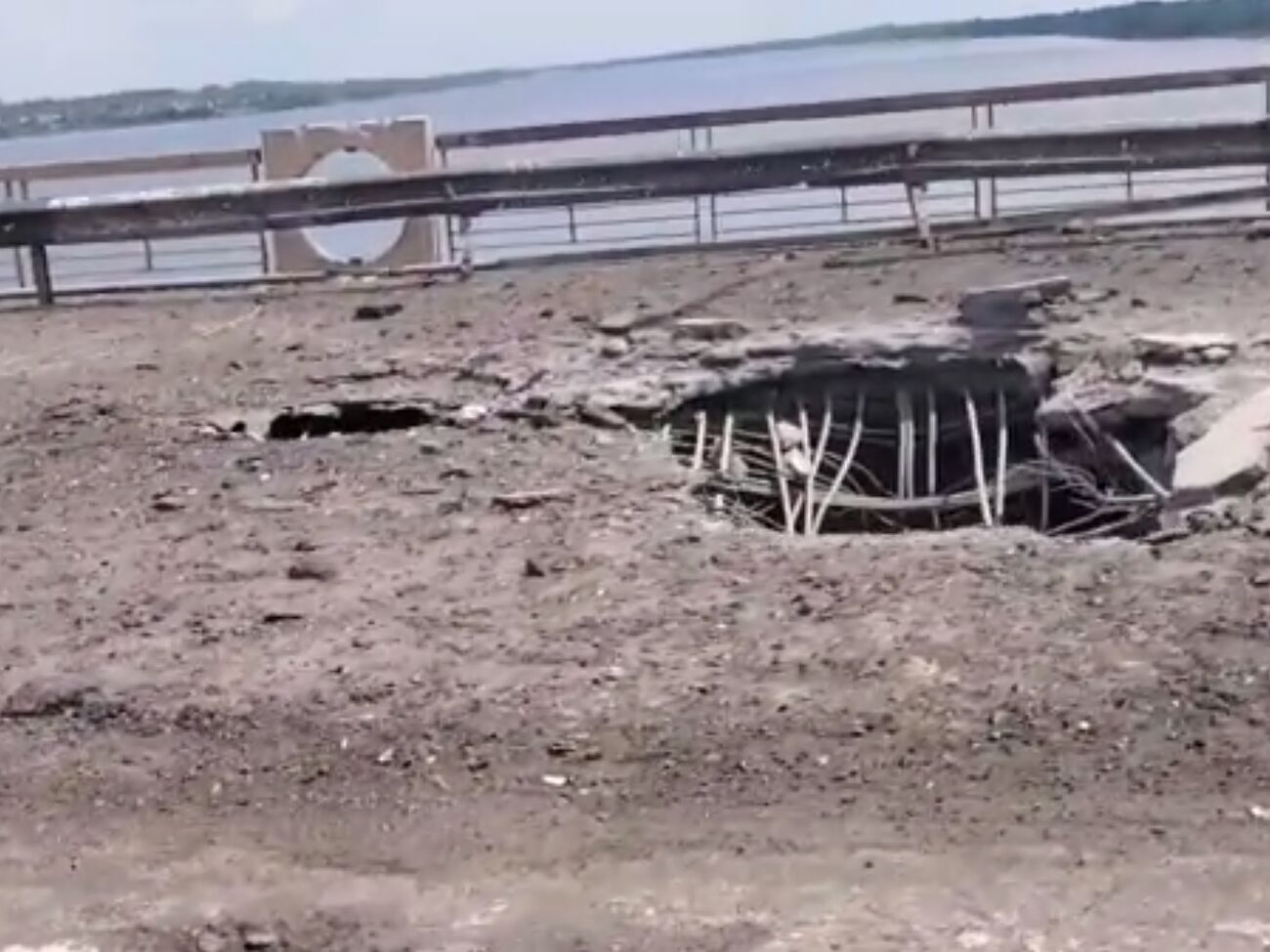 Антоновский мост является главной уязвимостью оккупантов, считают в британской разведке